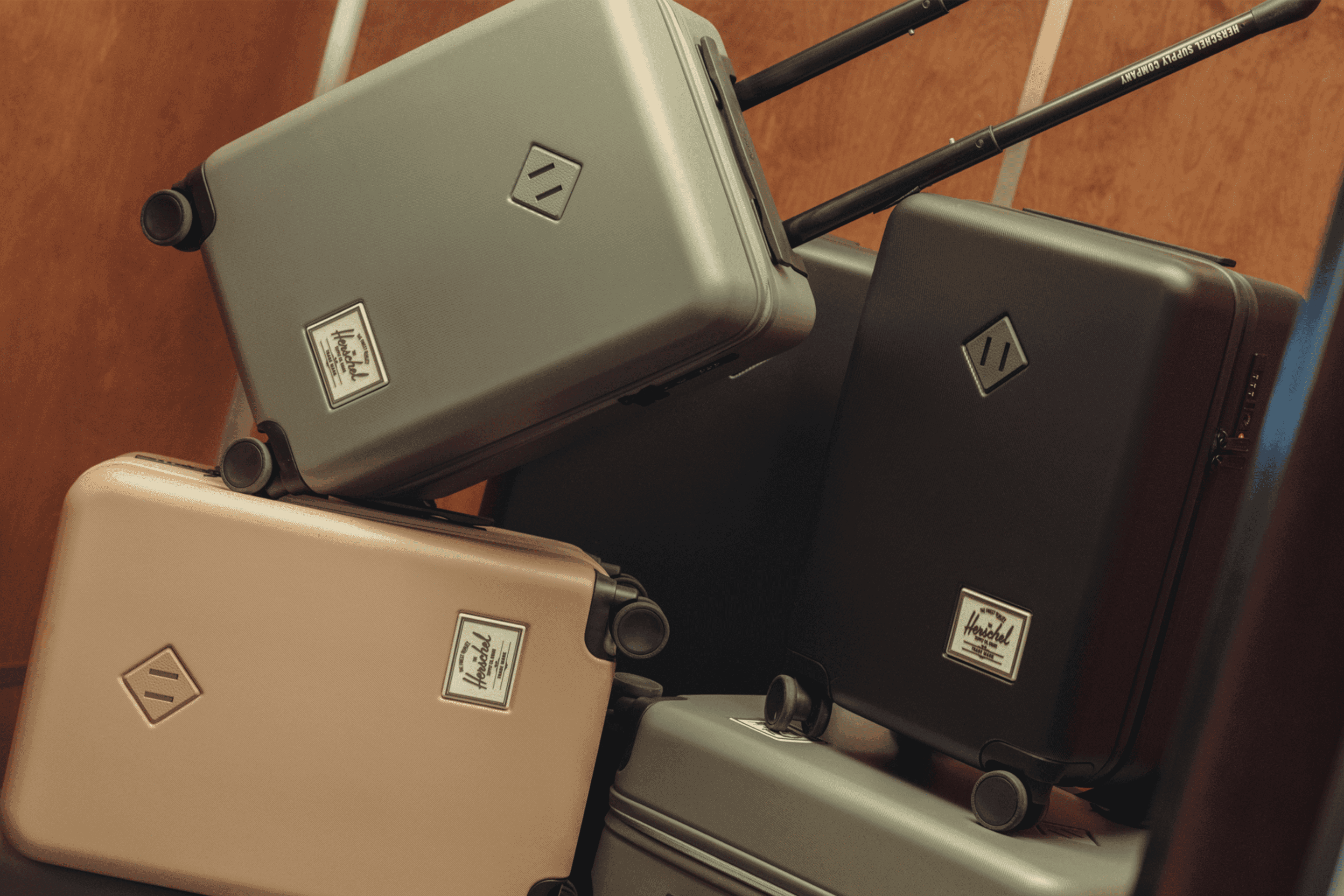 Herschel_Rectangle (1920x2880) - 02_Carry-On